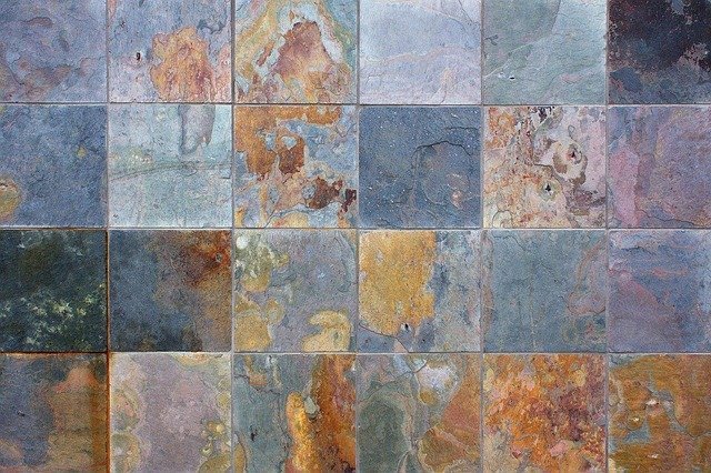 Multicolour slate wall tile with grey grout lines